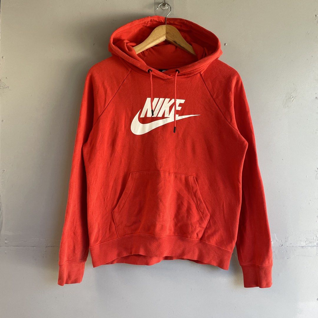 Nike Hoodie (Category: Coats, Jackets and Outerwear) located in Baguio. Submitted by 2ndstory.vntg (Listing ID 1468564436, Image 1). Description: NIKE HOODIE🔥 Medium (20.5x23) Excellent Condition 🔖₽350.00 📍Baguio City.