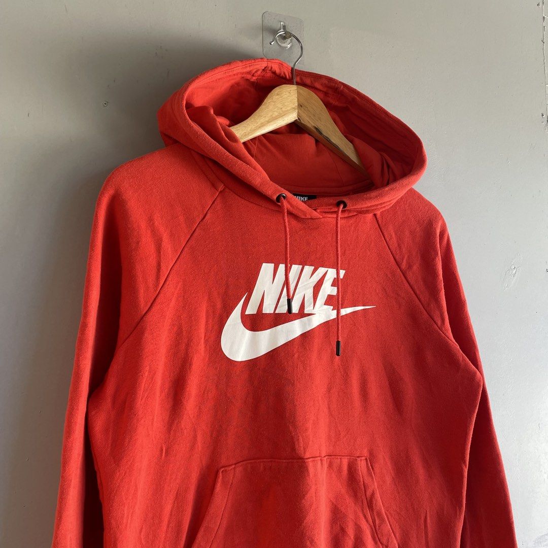 Nike Hoodie (Category: Coats, Jackets and Outerwear) located in Baguio. Submitted by 2ndstory.vntg (Listing ID 1468564436, Image 2). Description: NIKE HOODIE🔥 Medium (20.5x23) Excellent Condition 🔖₽350.00 📍Baguio City.