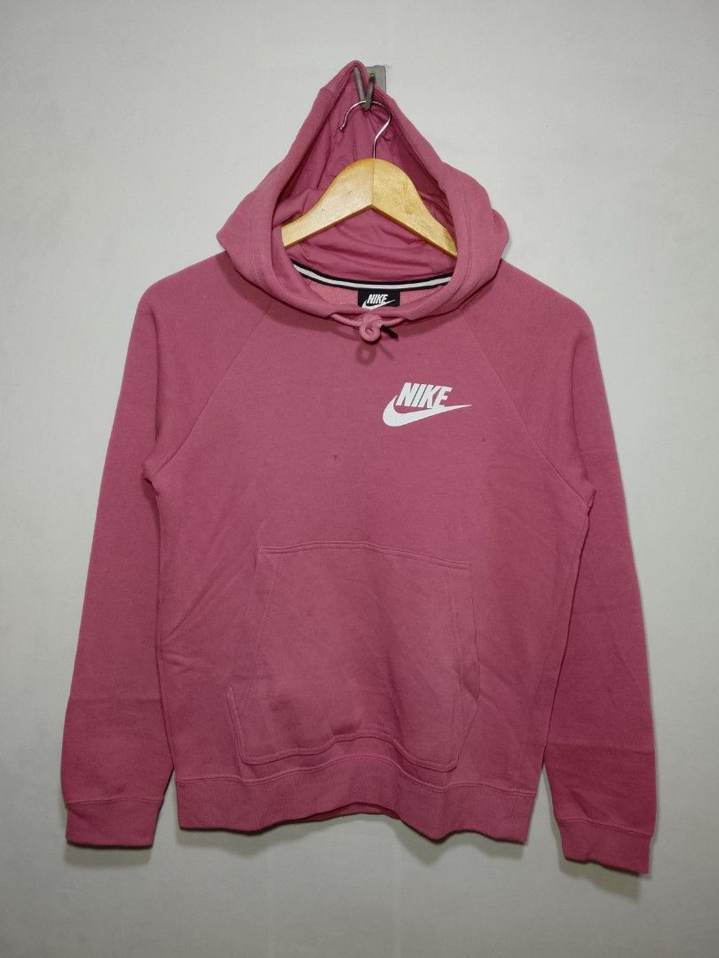 Nike Hoodie (Category: Hoodies) located in Dasmarinas. Submitted by alexander24 (Listing ID 1468699485, Image 1). Description: Nike Hoodie Size: XS - Small men's Dimes: W18 x L23 Condition: Excellent Color rate: 9.5/10 Issue: Need wash.