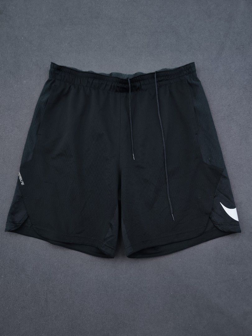 Nike Hyper Elite Basketball Shorts (Category: Shorts) located in Bulacan. Submitted by emilj23 (Listing ID 1468524355, Image 2). Description: Nike Hyper Elite Basketball Shorts Size 4XL on Tag L 20 W 38-44 Leg Hole 14 Condition 9.5/10 Color rate 9.5/10 Issue Minimal Runs,Drwastring.
