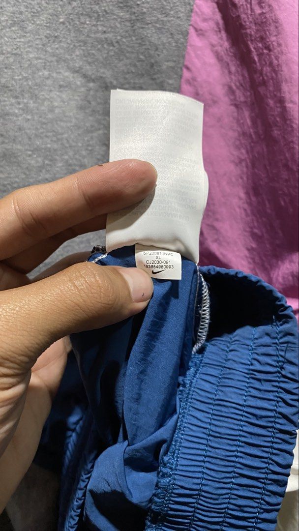 Nike Icon Clash Hoodie WindB (Category: Coats, Jackets and Outerwear) located in Caloocan City. Submitted by curatedgoods.ph (Listing ID 1468706189, Image 3). Description: .