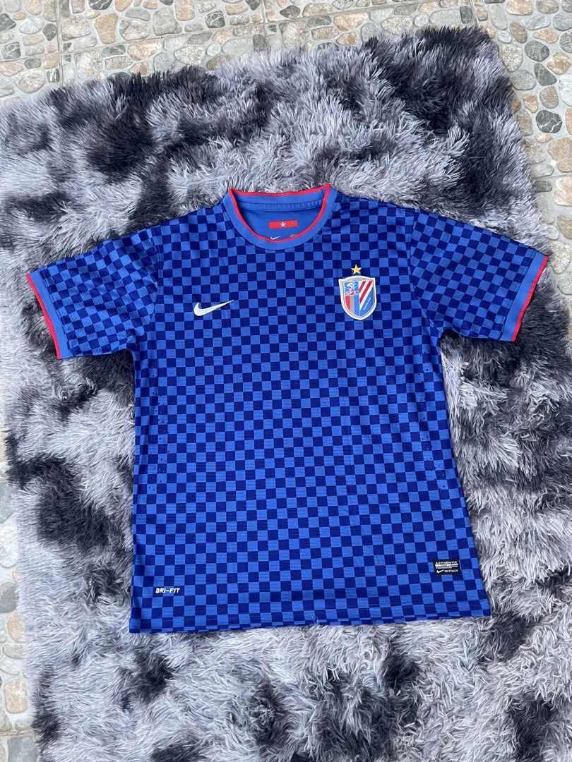 Nike jersey (Category: Tshirts & Polo Shirts ) located in San Jacinto. Submitted by clothcartelph (Listing ID 1468564458, Image 1). Description: SIZE: XL DIMES: 21/29 WIDTH: 21 LENGTH: 29 ISSUE: scratches on back print COLOR RATE: 9.7/10 CONDITION: EXCELLENT.