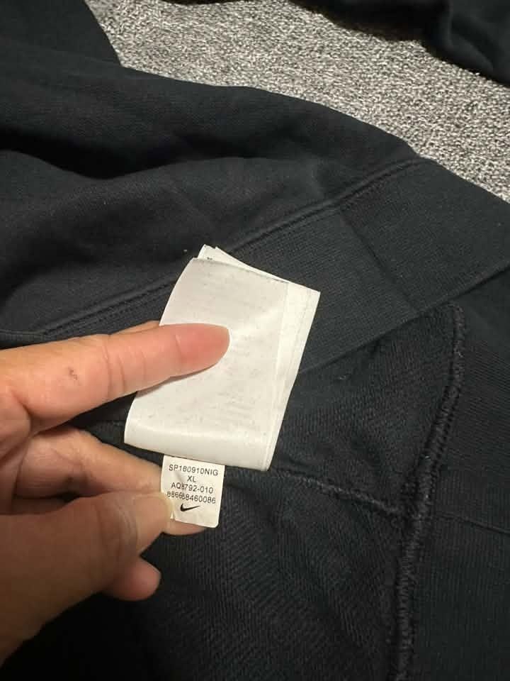 Nike "Just Do It" crewneck sweatshirt. (Category: Coats, Jackets and Outerwear) located in Manila. Submitted by thriftedbykab (Listing ID 1468526329, Image 3). Description: - Nike "Just Do It" Big Swoosh Sportswear Crewneck Sweatshirt -Complete tags -Size: (XL on tag fit to M) -Width: 21 | Length: 27 -Condition: As new -Color Rate: 9.5 /10 -Issue: No issue.