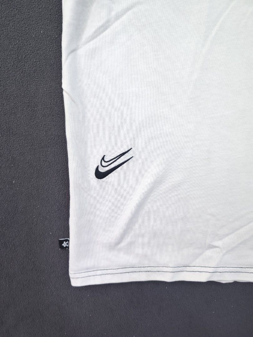 Nike KD Easy Tee (Category: Tshirts & Polo Shirts ) located in Bulacan. Submitted by emilj23 (Listing ID 1468520858, Image 3). Description: Nike KD Easy Tee Size XXL on tag L 28 W 24 Condition 9/10 Color rate 9/10 Issue Stains.