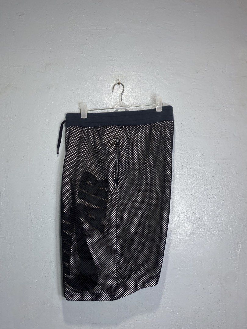 Nike Mesh Shorts Size L (Category: Shorts) located in Bacong. Submitted by crommermann (Listing ID 1468650449, Image 2). Description: Nike SB short 🏷️ + 90 shipping fee -Dimes Waistline 32-34 Length 23 -Condition 9.5/10 -Color Rate 9.5/10 Good Condition Color may vary due to lightning Very Presentable when Worn Issue can be seen in the picture Need Wash Pm/Dm Visayas Dumaguete loc J&T Courier Express 🚛🚛🚛.
