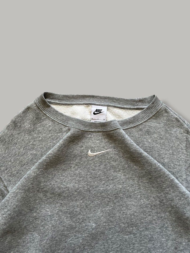 Nike Mid Swoosh (Category: Coats, Jackets and Outerwear) located in Cebu City. Submitted by dip.thrift (Listing ID 1468534539, Image 2). Description: ▫️Complete Tags ▫️ Large (24.5x27) ▫️Issue: None ▫️Color Rate: 10/10 ▫️Condition: 10/19 .