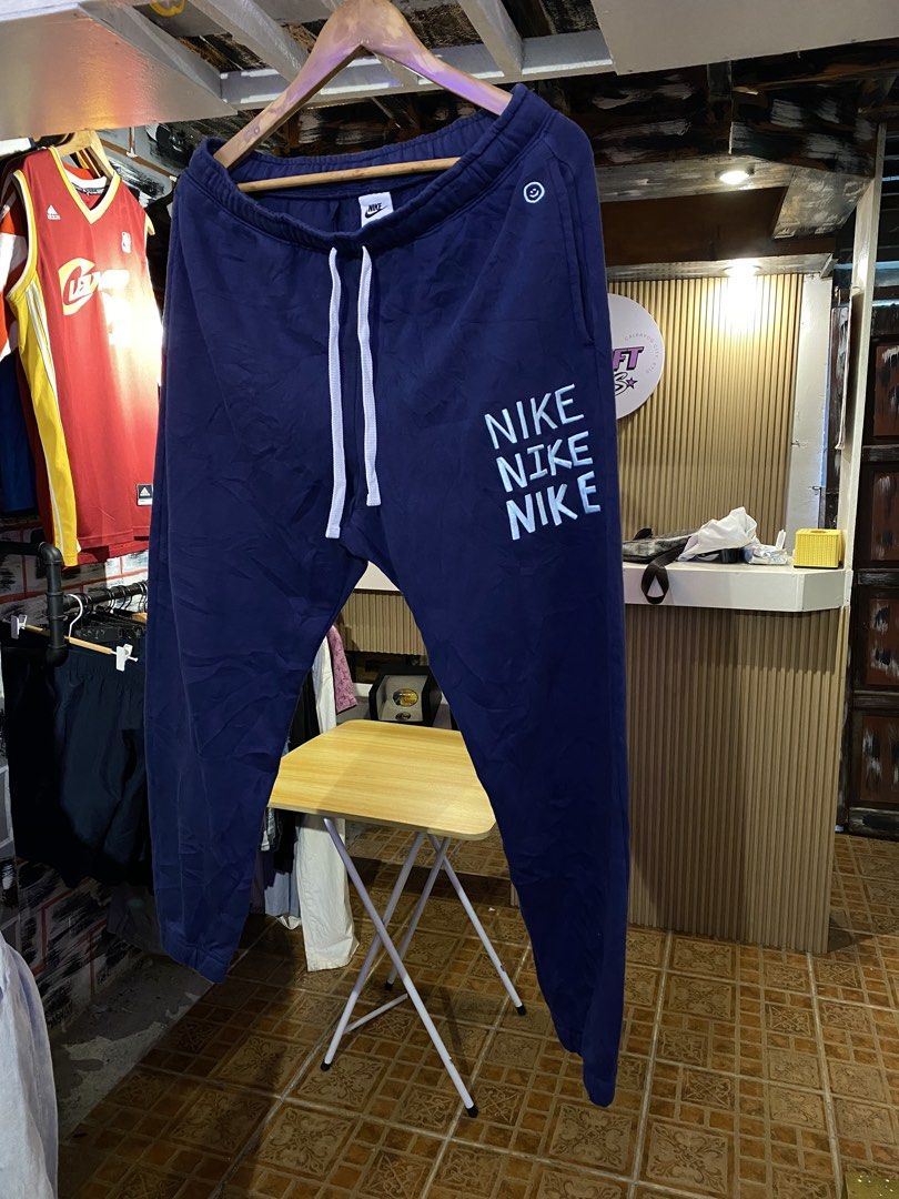 Nike Navy Blue Joggers Sweatpants Size L (Category: Joggers) located in Manila. Submitted by thriftvibes324 (Listing ID 1468529249, Image 2). Description: Size L Dimes: 32-36 L38 Colorate: 9.7/10.