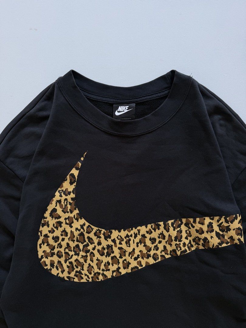NIKE NSW LEOPARD BIG SWOOSH (Category: Coats, Jackets and Outerwear) located in Cavite. Submitted by chooseyouroutfit (Listing ID 1468508587, Image 3). Description: NIKE NSW LEOPARD BIG SWOOSH Big swoosh hanggang sa likod Length - 24 Width - 23 No issue Check detailed pictures .