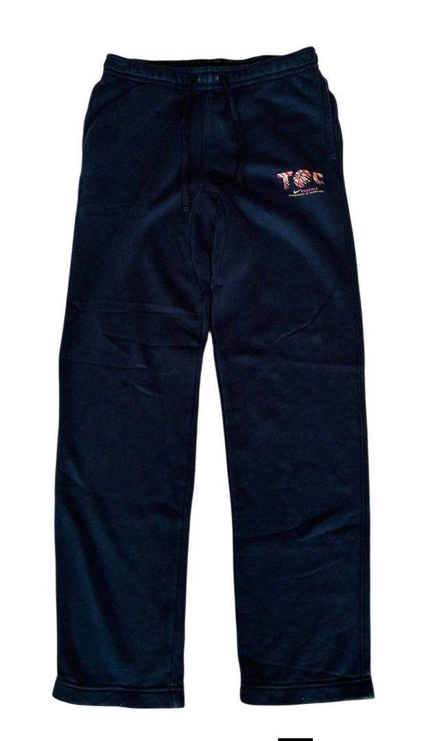 Nike Phoenix TOC Sweatpants Size M (Category: Joggers) located in Santiago. Submitted by reyibanez253969 (Listing ID 1468640509, Image 1). Description: - Brand: Nike Phoenix (Tournament of Champions edition) - Color: Dark grey - Size: Medium - 30-36x41 - Condition: Brand new / Excellent (adjust as needed) - Features: Elastic waistband with adjustable drawstrings, convenient back pocket, and a subtle colorful TOC graphic on the left hip - Origin: 