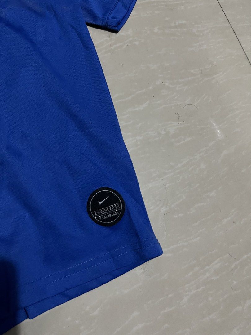 NIKE POLO SHIRT (Category: Tshirts & Polo Shirts ) located in Manila. Submitted by thrift2lifestyle (Listing ID 1468598962, Image 3). Description: NIKE FFF POLO WELL USED W17.5 L23 ISSUE: STAIN 350.