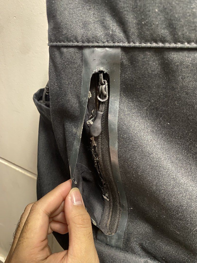 Nike Premium Backpack Black (Category: Backpacks) located in Caloocan City. Submitted by renzoruisu (Listing ID 1468636364, Image 3). Description: - Authentic Nike Premium Backpack (21L) - Only damage is the front zipper area (3rd image), but the rest of the bag is still in very good conditon.