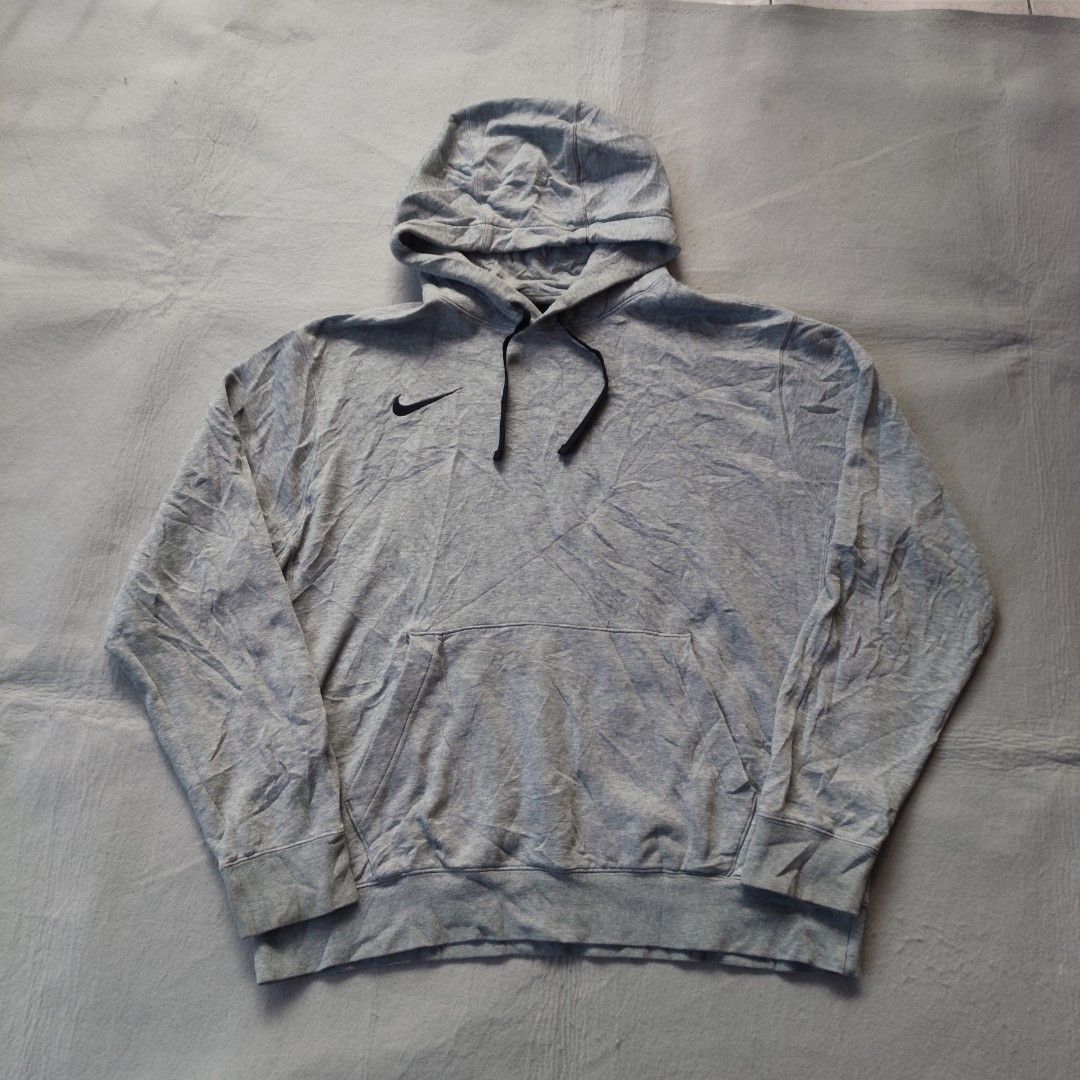 Nike Pullover Hoodie (Category: Coats, Jackets and Outerwear) located in Balamban. Submitted by winston.jude (Listing ID 1468522005, Image 1). Description: Large(boxy) width:26 length:27 good condition no issues 650+sf.