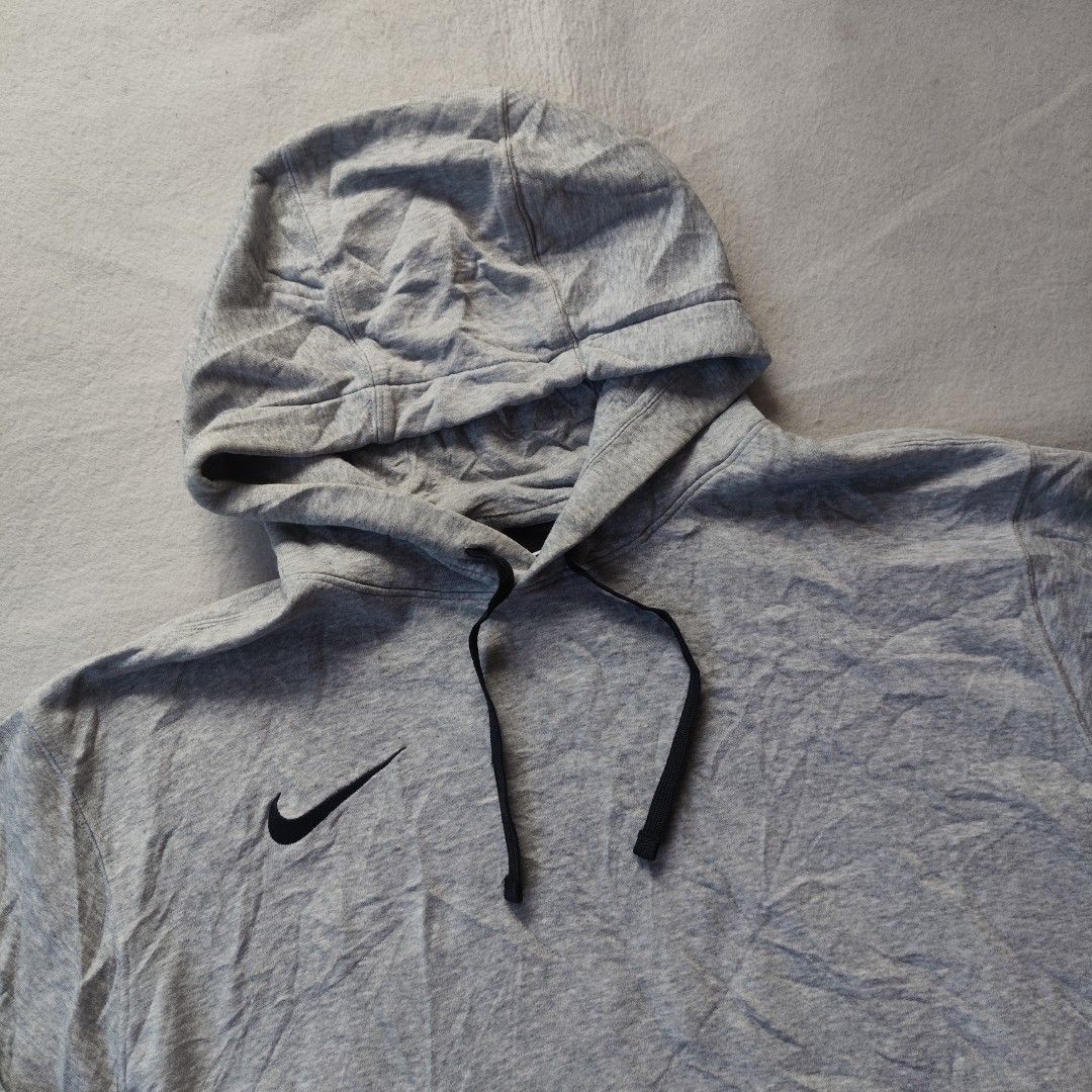 Nike Pullover Hoodie (Category: Coats, Jackets and Outerwear) located in Balamban. Submitted by winston.jude (Listing ID 1468522005, Image 2). Description: Large(boxy) width:26 length:27 good condition no issues 650+sf.