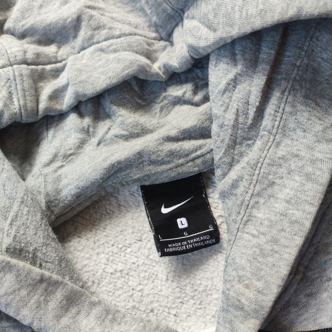 Nike Pullover Hoodie (Category: Coats, Jackets and Outerwear) located in Balamban. Submitted by winston.jude (Listing ID 1468522005, Image 3). Description: Large(boxy) width:26 length:27 good condition no issues 650+sf.