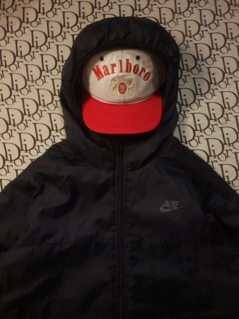 Nike Reversible puffer jacket NSW (Category: Coats, Jackets and Outerwear) located in San Fernando. Submitted by retro.district. (Listing ID 1468709821, Image 2). Description: - Nike NSW Reversible puffer jacket diamond cut/lined cut - Size: Medium (22x28) - Condition: Excellent - No issue - Color Rate: 9.5/10.