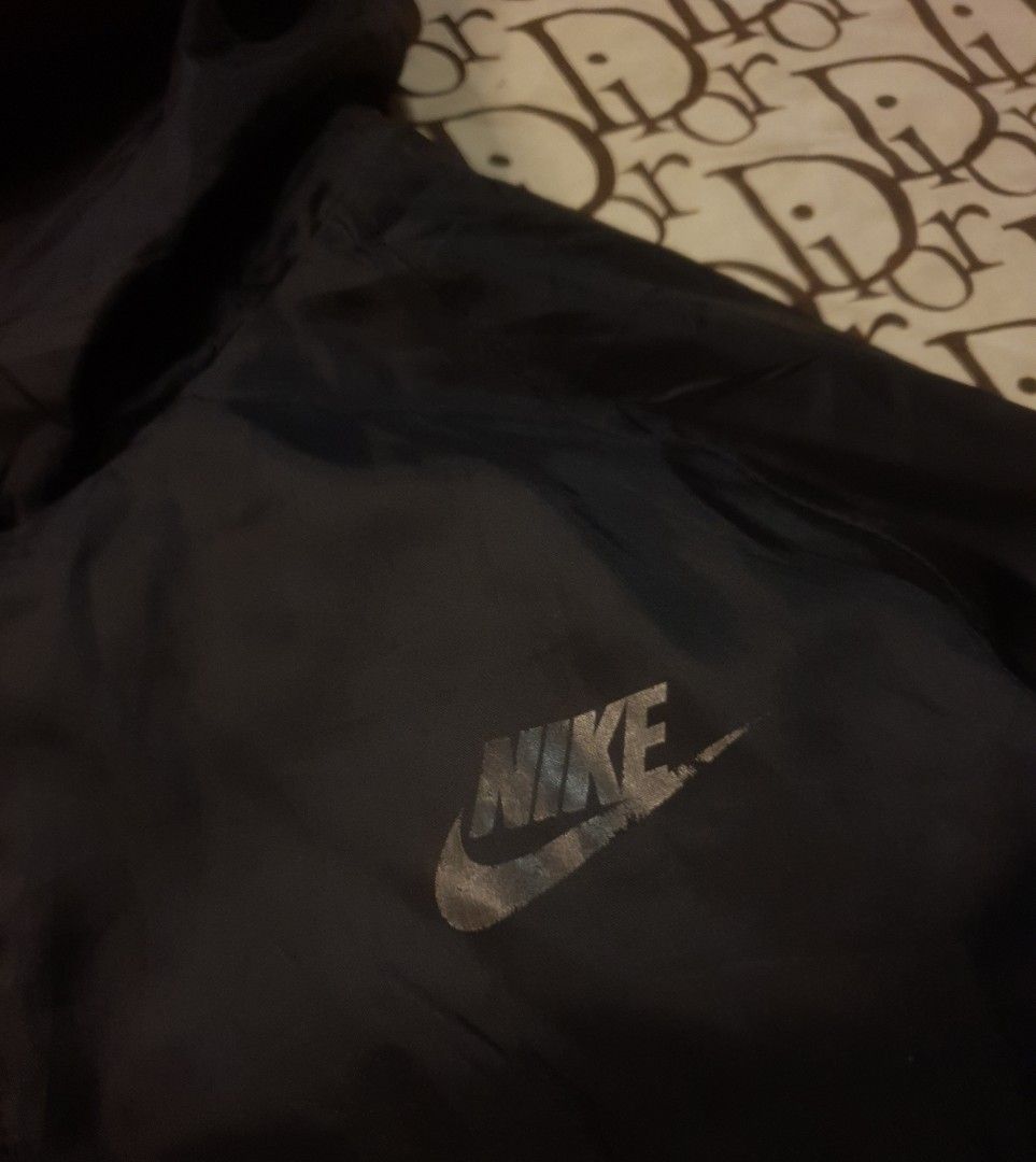 Nike Reversible puffer jacket NSW (Category: Coats, Jackets and Outerwear) located in San Fernando. Submitted by retro.district. (Listing ID 1468709821, Image 3). Description: - Nike NSW Reversible puffer jacket diamond cut/lined cut - Size: Medium (22x28) - Condition: Excellent - No issue - Color Rate: 9.5/10.