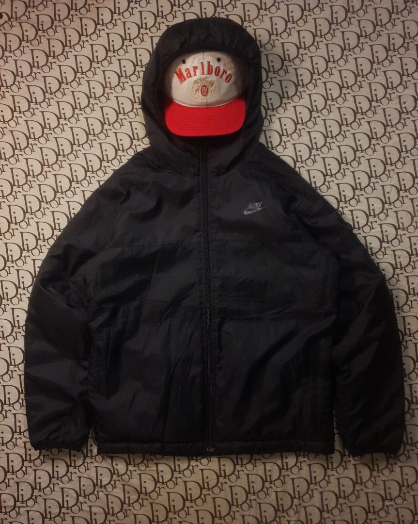 Nike Reversible puffer jacket NSW (Category: Coats, Jackets and Outerwear) located in San Fernando. Submitted by retro.district. (Listing ID 1468709821, Image 1). Description: - Nike NSW Reversible puffer jacket diamond cut/lined cut - Size: Medium (22x28) - Condition: Excellent - No issue - Color Rate: 9.5/10.