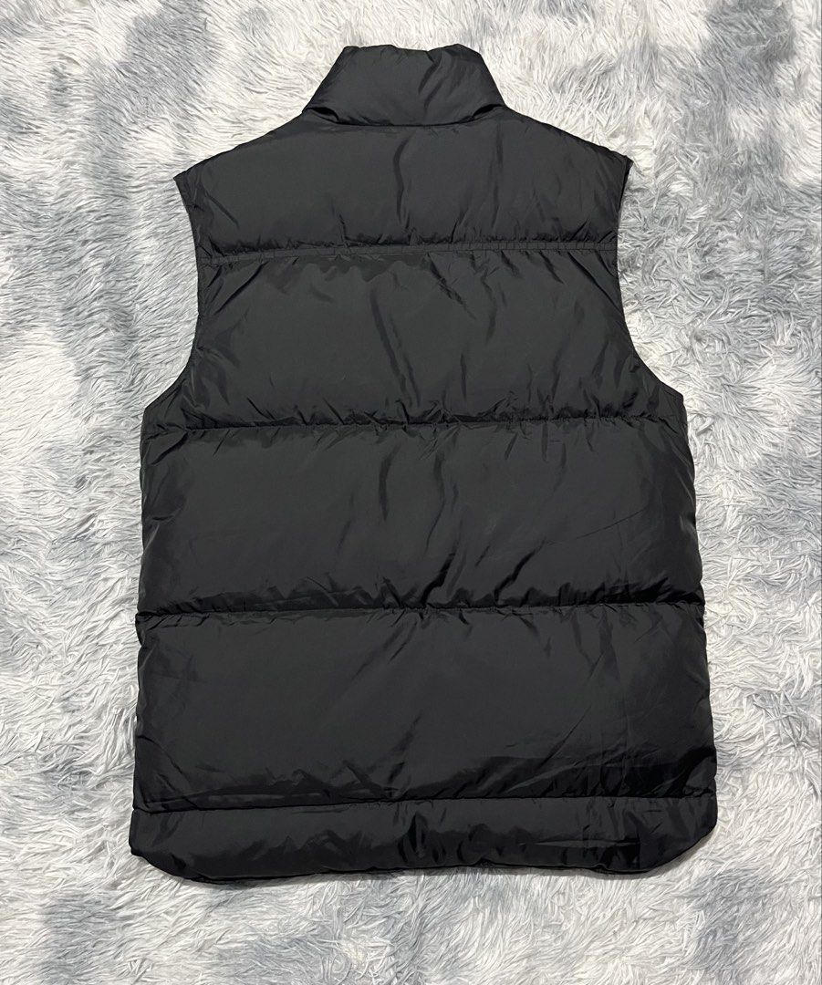 Nike Reversible Puffer Vest Jacket (Category: Coats, Jackets and Outerwear) located in Sasmuan (Sexmoan). Submitted by winterclothes.ph (Listing ID 1468525777, Image 3). Description: Nike Reversible Puffer Vest Jacket L on tag Width 21 Length 26 b28 Excellent Condition.