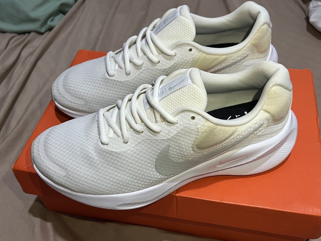 NIKE REVOLUTION 7 (Category: Sneakers) located in Munoz. Submitted by jaicc (Listing ID 1468548890, Image 2). Description: Nike Revo 7 sz 7 mens sz 8.5 wmns .