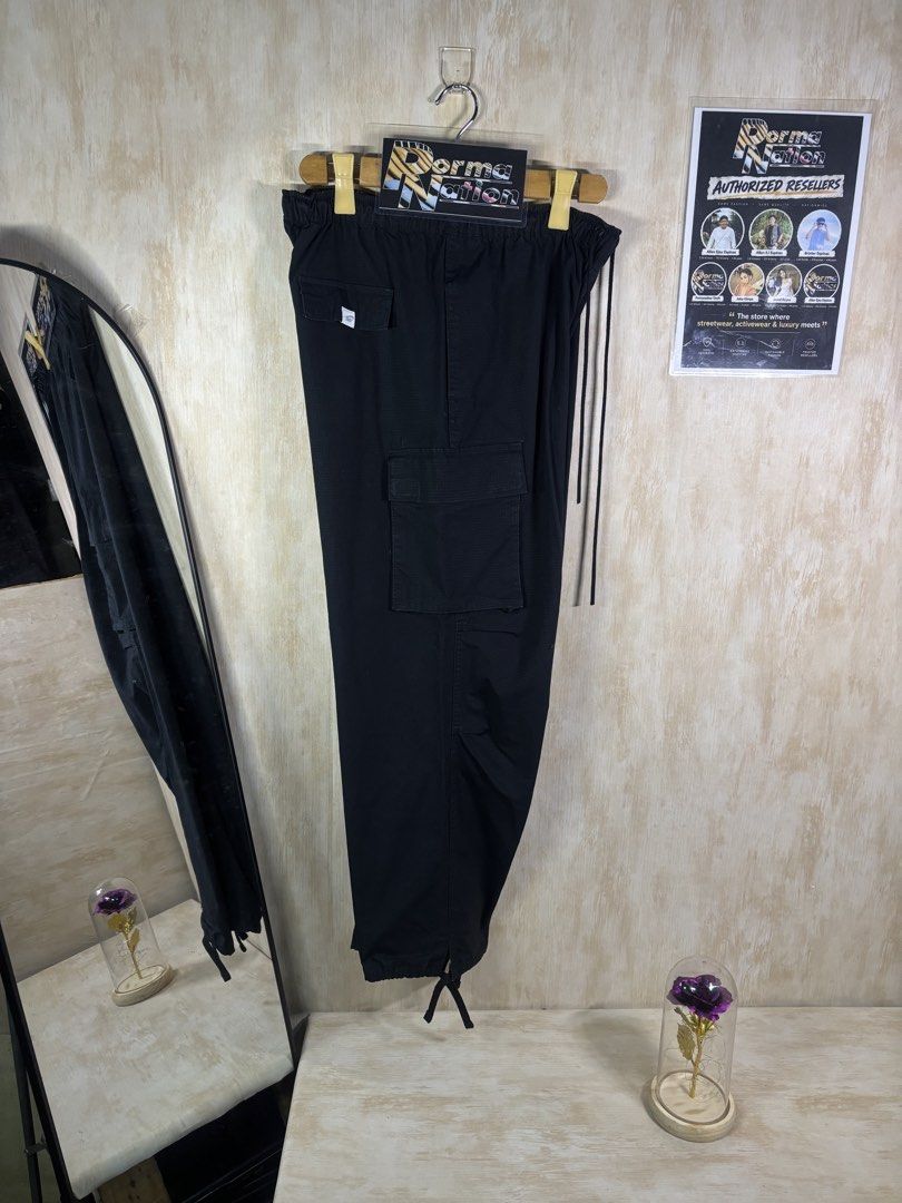 NIKE RIPSTOP CARGO PANTS (Category: Trousers) located in Cabuyao City. Submitted by pormanation-thrift-store (Listing ID 1468600415, Image 3). Description: NIKE RIPSTOP CARGO PANTS Condition: LIKE NEW Color rate: 10/10 (PWEDE SA MASELAN) Size: MEDIUM Dimes: 30-34”Wx38”L Issue: NONE‼️ Price: 1500.