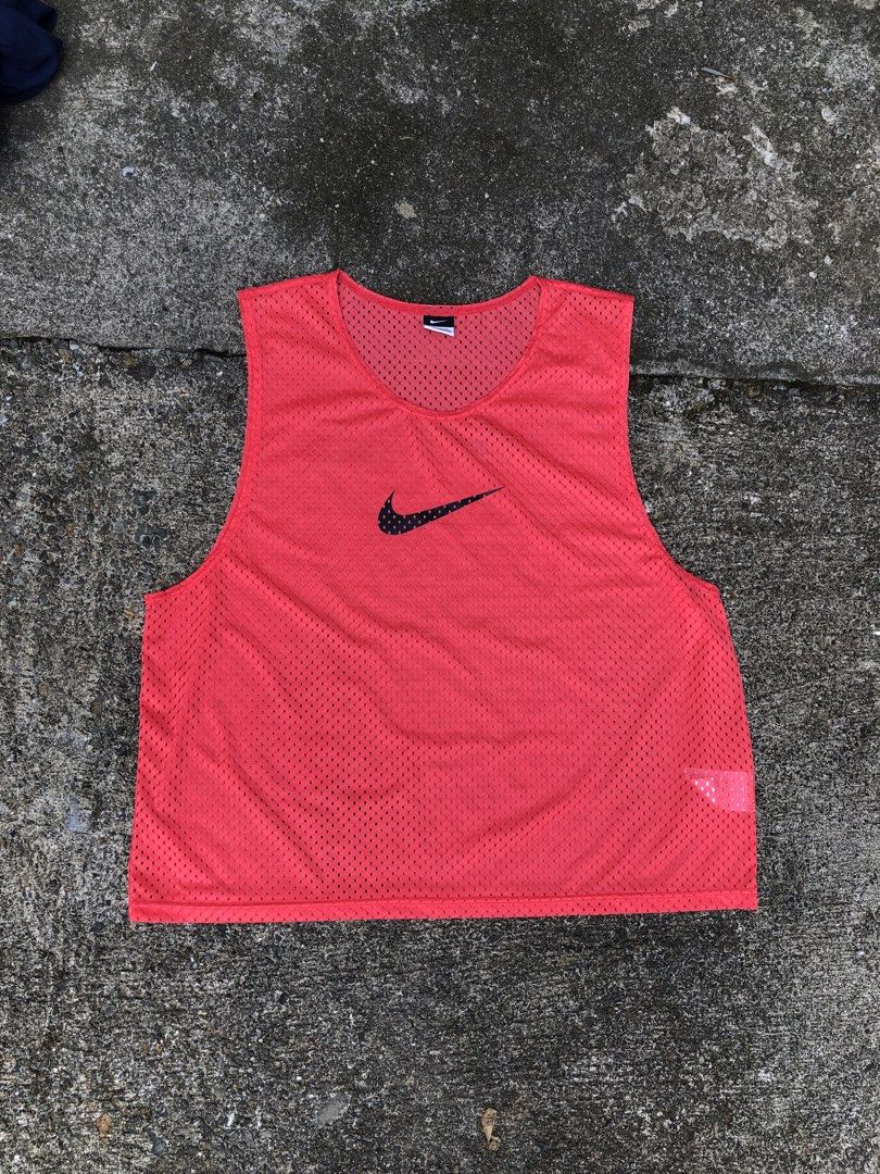 NIKE RUNNING SHIRT (Category: Activewear) located in Manila. Submitted by brightlion-472b2e (Listing ID 1468640489, Image 1). Description: 24-26 As new condition .
