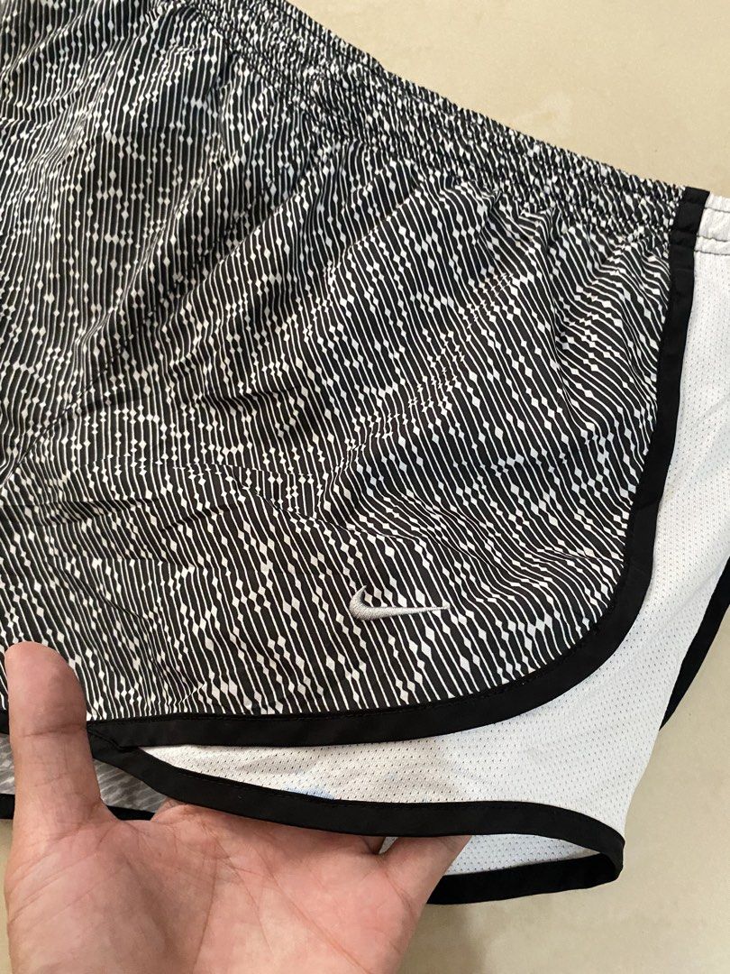 NIKE RUNNING TWO TONE DRIFIT WOMENS SHORT (Category: Shorts) located in Talisay. Submitted by hustlethrift_2600 (Listing ID 1468510864, Image 2). Description: NIKE RUNNING TWO TONE DRIFIT WOMENS SHORT 30-36 W 15 L EXCELLENT CONDITION (AS NEW) 9.9/10 COLOR RATE BREATHABLE QUICKDRY LIGHTWEIGHT NO ISSUE.