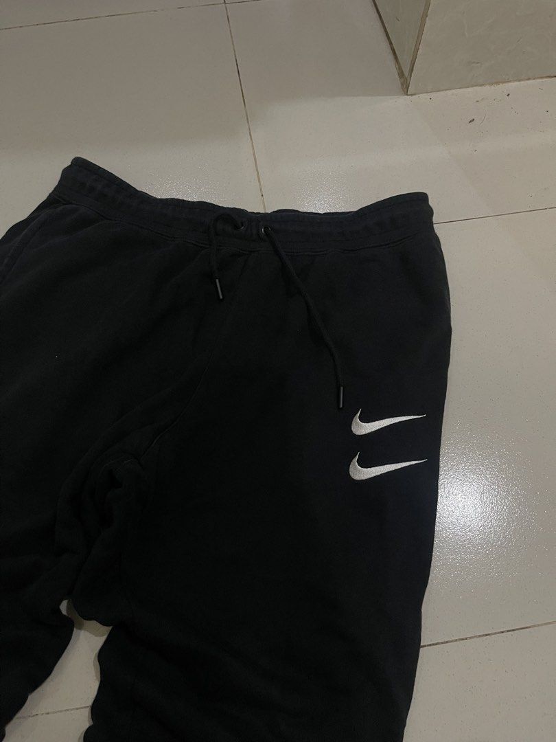Nike spants (Category: Joggers) located in San Jacinto. Submitted by clothcartelph (Listing ID 1468563804, Image 2). Description: Size: XL Width: 32-36 Length: 38 Leg hole: 6.5 Issue: ~ Color rate: 9.4/10 .