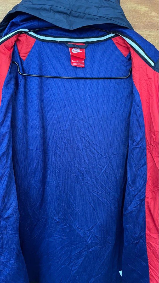 Nike Sportswear Windrunner Jacket (Category: Coats, Jackets and Outerwear) located in San Carlos City. Submitted by manuelnarciso (Listing ID 1468512877, Image 3). Description: 💯 Authentic Excellent Condition Color rate: 9.5/10 Tag: Medium W: 22 L: 26.5 Free shipping.