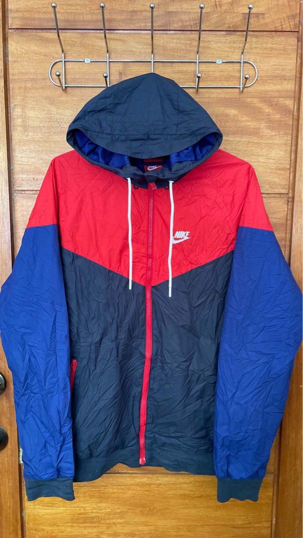 Nike Sportswear Windrunner Jacket (Category: Coats, Jackets and Outerwear) located in San Carlos City. Submitted by manuelnarciso (Listing ID 1468512877, Image 1). Description: 💯 Authentic Excellent Condition Color rate: 9.5/10 Tag: Medium W: 22 L: 26.5 Free shipping.