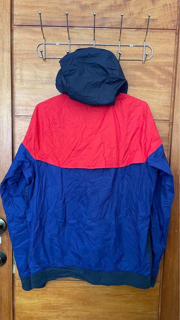 Nike Sportswear Windrunner Jacket (Category: Coats, Jackets and Outerwear) located in San Carlos City. Submitted by manuelnarciso (Listing ID 1468512877, Image 2). Description: 💯 Authentic Excellent Condition Color rate: 9.5/10 Tag: Medium W: 22 L: 26.5 Free shipping.