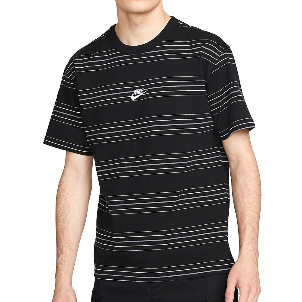 NIKE SPORTWEAR (Category: Tshirts & Polo Shirts ) located in Quezon City. Submitted by fast_break (Listing ID 1468507001, Image 2). Description: NIKE NSW STRIPE ☑️ COLOR: BLACK SIZE: XL ON TAG DIMES: W21 x 30L📏 COLOR RATE:9.8/10 EXCELLENT CONDITION AS NEW ✅ NO ISSUE LOC:NOVA QC📍 DM TO PURCHASE 💌.