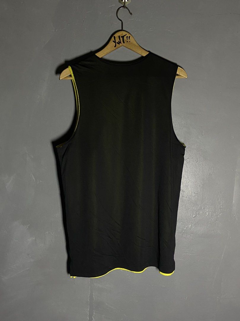 Nike Standard Issue Reversible Jersey (Category: Activewear) located in Cabuyao City. Submitted by chukz_x (Listing ID 1468677316, Image 3). Description: Nike Standard Issue Reversible Jersey Size : Large Dimes : 20.5W 29L Condition : Excellent Issue : none Price : 950 📍READY TO WEAR 📍Cabuyao Laguna.