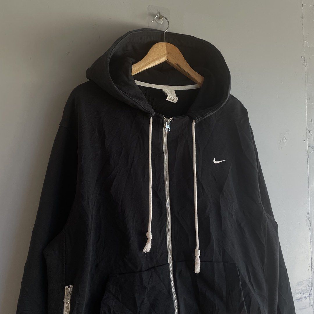 Nike Standard Issue Zip-Up Hoodie (Category: Coats, Jackets and Outerwear) located in Baguio. Submitted by 2ndstory.vntg (Listing ID 1468565357, Image 2). Description: NIKE STANDARD ISSUE ZIP-UP HOODIE🔥 XXL (24x27) Good-Excellent Condition 🔖₽300.00 📍Baguio City.
