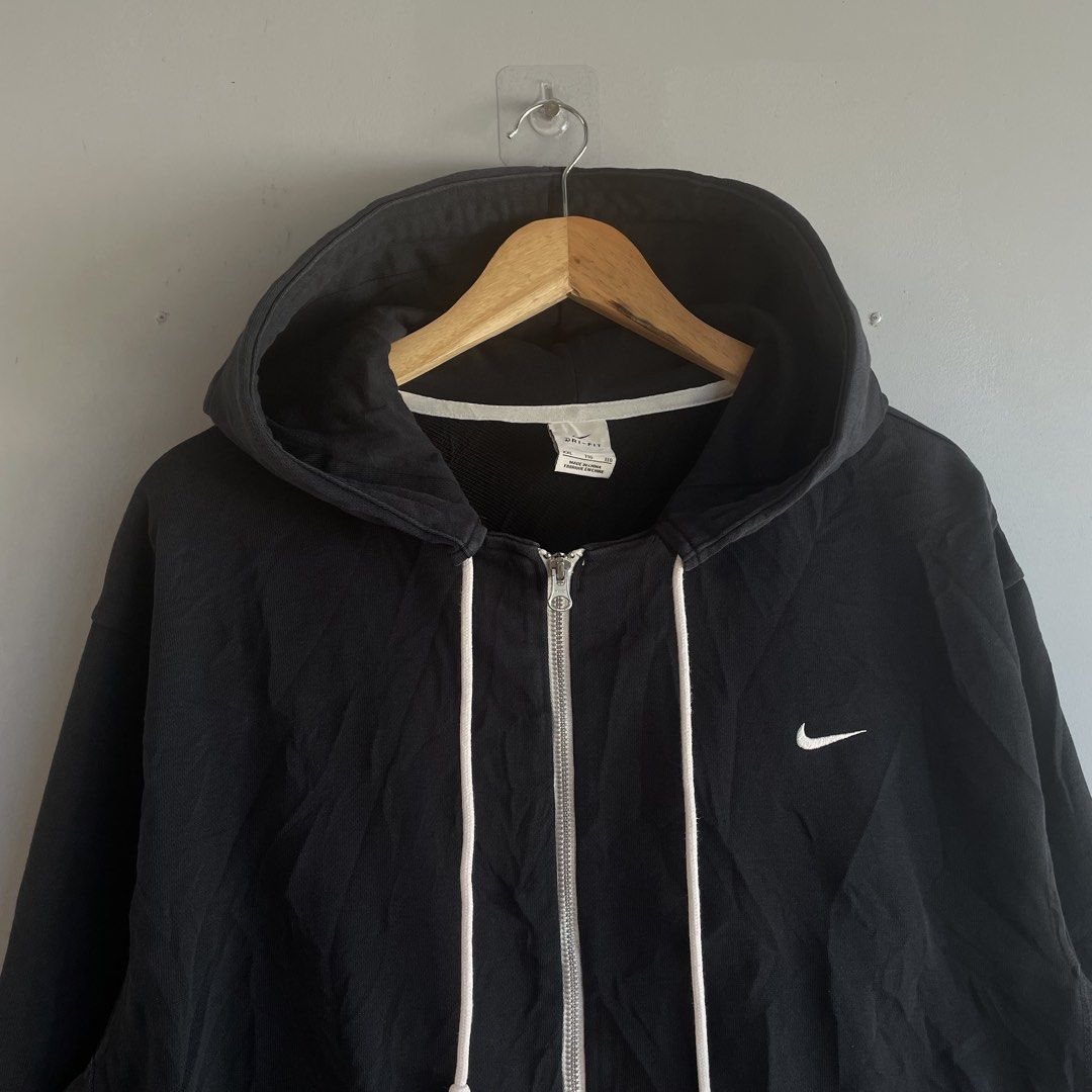 Nike Standard Issue Zip-Up Hoodie (Category: Coats, Jackets and Outerwear) located in Baguio. Submitted by 2ndstory.vntg (Listing ID 1468565357, Image 3). Description: NIKE STANDARD ISSUE ZIP-UP HOODIE🔥 XXL (24x27) Good-Excellent Condition 🔖₽300.00 📍Baguio City.