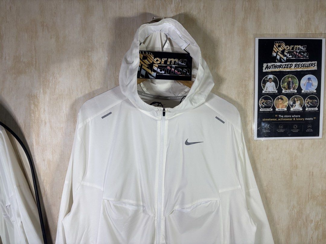 NIKE STRIDE REPEL RUNNING JACKET (Category: Coats, Jackets and Outerwear) located in Cabuyao City. Submitted by pormanation-thrift-store (Listing ID 1468604183, Image 3). Description: NIKE STRIDE REPEL RUNNING JACKET Condition: LIKE NEW Color rate: 10/10 (PWEDE SA MASELAN) Size: XXL (ASIAN) fir LARGE (US) Dimes: 24”Wx27-28”L Issue: NONE‼️ Price: 1500.