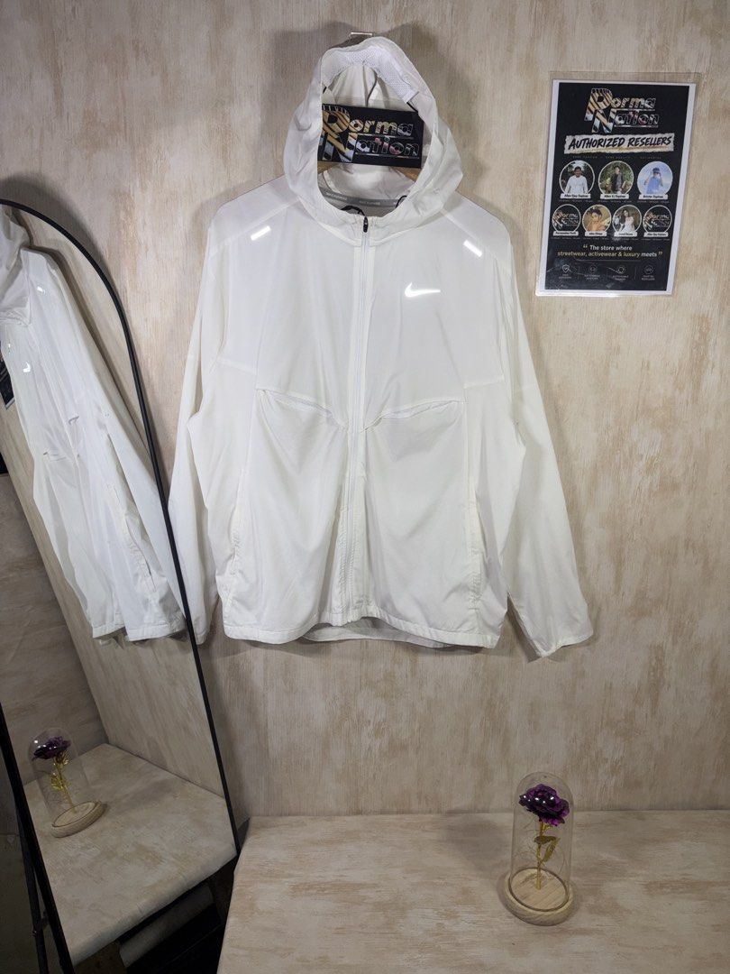NIKE STRIDE REPEL RUNNING JACKET (Category: Coats, Jackets and Outerwear) located in Cabuyao City. Submitted by pormanation-thrift-store (Listing ID 1468604183, Image 2). Description: NIKE STRIDE REPEL RUNNING JACKET Condition: LIKE NEW Color rate: 10/10 (PWEDE SA MASELAN) Size: XXL (ASIAN) fir LARGE (US) Dimes: 24”Wx27-28”L Issue: NONE‼️ Price: 1500.