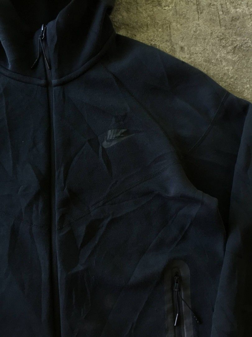 Nike Tech Fleece (Category: Coats, Jackets and Outerwear) located in Calamba. Submitted by mysticcat-5ccee5 (Listing ID 1468598649, Image 3). Description: 📌Nike Tech Fleece Black Small Pang drip nyo Dimes📏 Length-26 Width-21 Excellent Condition 9.5/10 Cr 1 Pinhole only 💸999 Free Shipping 📌Calamba, Laguna.