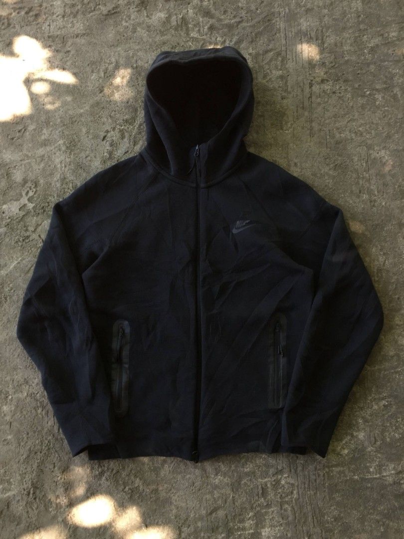 Nike Tech Fleece (Category: Coats, Jackets and Outerwear) located in Calamba. Submitted by mysticcat-5ccee5 (Listing ID 1468598649, Image 1). Description: 📌Nike Tech Fleece Black Small Pang drip nyo Dimes📏 Length-26 Width-21 Excellent Condition 9.5/10 Cr 1 Pinhole only 💸999 Free Shipping 📌Calamba, Laguna.
