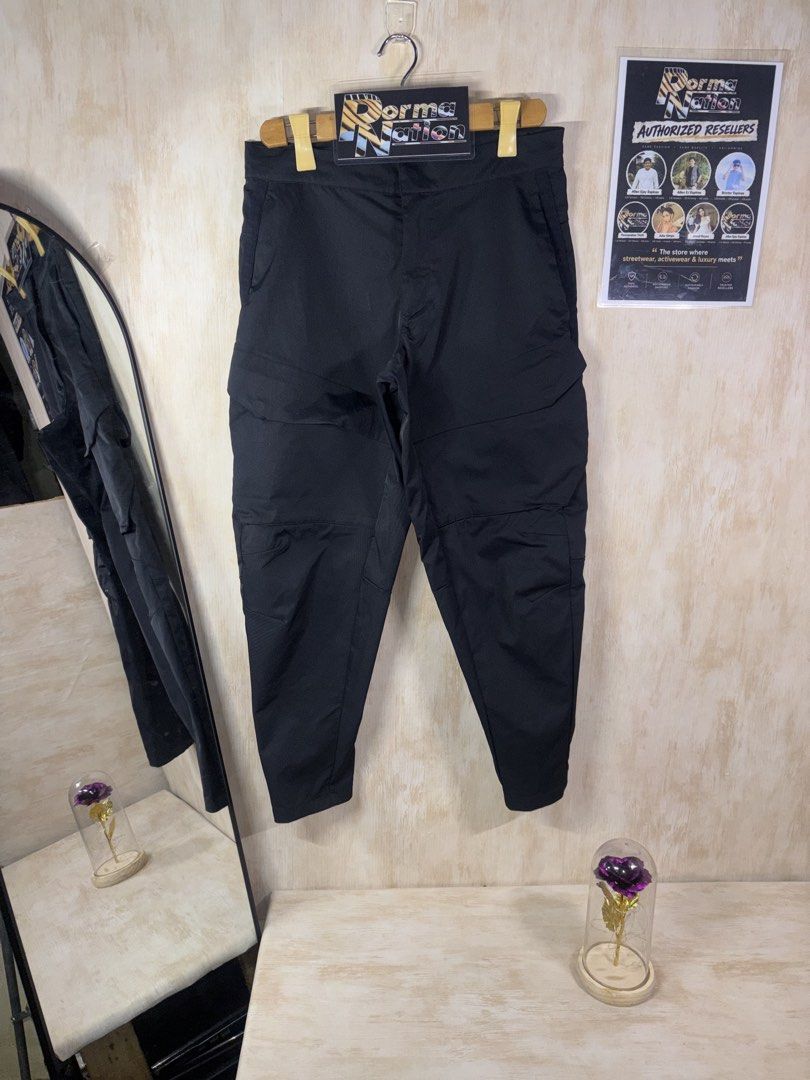 NIKE TECH PACK CARGO PANTS (Category: Trousers) located in Cabuyao City. Submitted by pormanation-thrift-store (Listing ID 1468600045, Image 1). Description: NIKE TECH PACK CARGO PANTS Condition: LIKE NEW Color rate: 10/10 (PWEDE SA MASELAN) Size: 30 Dimes: 32”Wx37”L Issue: NONE‼️ Price: 1800.