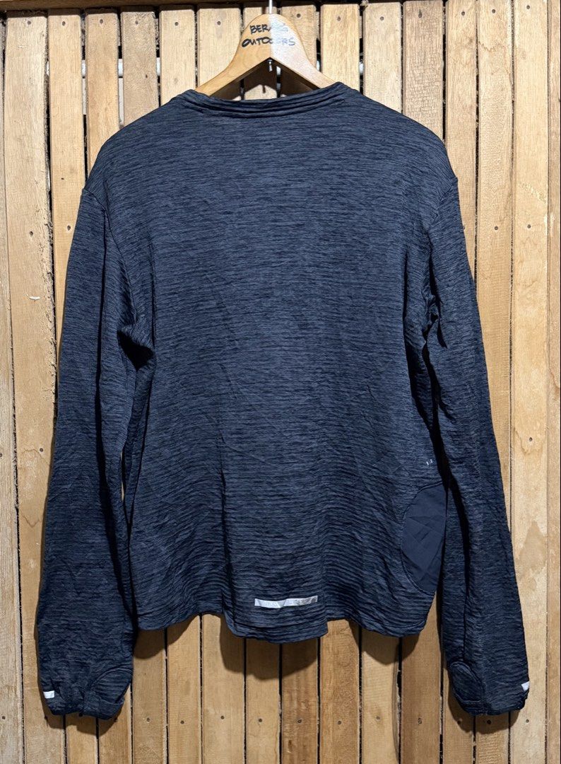 Nike Therma-Sphere Element Long Sleeve Runing Top Men’s (Category: Activewear) located in Maramag. Submitted by ghab82885 (Listing ID 1468586329, Image 3). Description: Nike Therma-Sphere Element Long Sleeve Runing Top Men’s Excellent condition May mga fade sa reflectors Size Large W21” x L23.5-25.5”.
