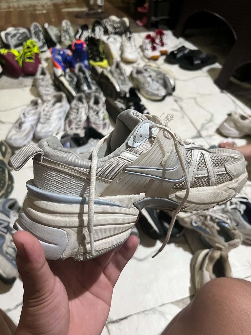 Nike v2k (Category: Sneakers) located in Molave. Submitted by thrifttashoe (Listing ID 1468660434, Image 2). Description: Need wash lang.