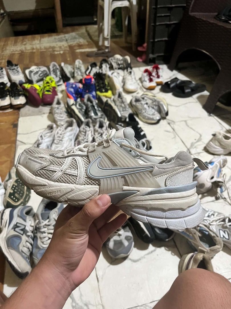 Nike v2k (Category: Sneakers) located in Molave. Submitted by thrifttashoe (Listing ID 1468660434, Image 1). Description: Need wash lang.