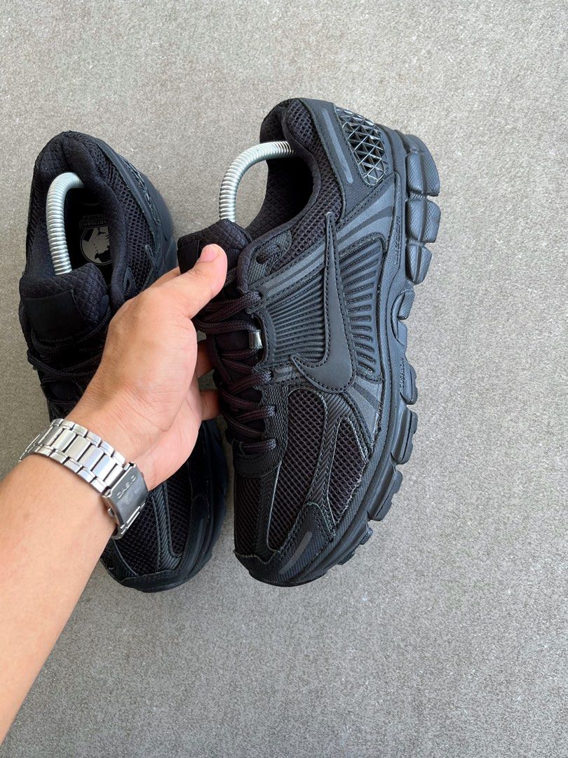 NIKE VOMERO 5 ANTHRACITE BLACK (Category: Casual Shoes) located in Butuan. Submitted by jacobfrost (Listing ID 1468644793, Image 3). Description: 8.5 us mens 42 eur 26.5 cm Almost no issue Thrifted pair.