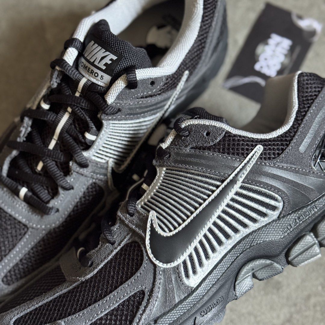 Nike Vomero 5 ‘Black Anthracite’ (Category: Sneakers) located in Cavite. Submitted by gieveyandearcledera (Listing ID 1468511247, Image 2). Description: Nike Vomero 5 ‘Black Anthracite’ 🖤⚫️ ☑️ Sizes available on-hand: Size 7m/8.5w | 7.5m | 8m | 8.5m | 9m | 9.5m | 10m | 10.5m US ☑️ BELOW SRP! 💰₱6,000 only! (₱8,895 SRP) 🚚 Nationwide Shipping available! 💯 All items are brand new & authentic! 📍Imus City, Cavite DISCLAIMER: Down South is NOT affi