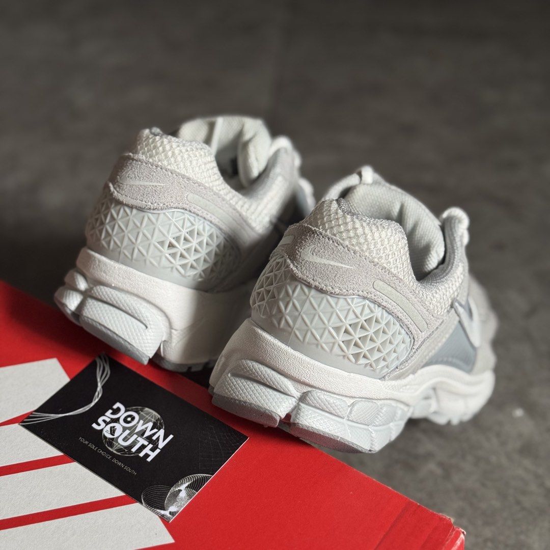 Nike Vomero 5 ‘Pure Platinum’ (Category: Sneakers) located in Cavite. Submitted by gieveyandearcledera (Listing ID 1468513014, Image 3). Description: Nike Vomero 5 ‘Pure Platinum’ 🩶✨ ☑️ Sizes available on-hand: Size 5w | 5.5w | 6w | 6.5w US ☑️ BELOW SRP! 💰₱6,000 only! (₱8,895 SRP) 🚚 Nationwide Shipping available! 💯 All items are brand new & authentic! 📍Imus City, Cavite DISCLAIMER: Down South is NOT affiliated or officially connected with an