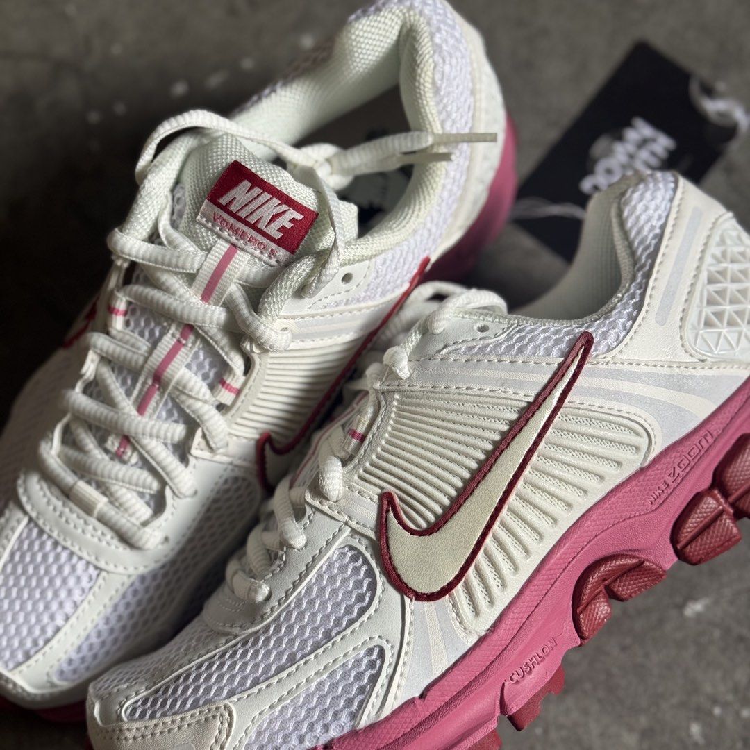 Nike Vomero 5 ‘Summit White Peony’ (Category: Sneakers) located in Cavite. Submitted by gieveyandearcledera (Listing ID 1468512224, Image 2). Description: Nike Vomero 5 ‘Summit White Peony’ 🤍🌸 ☑️ Sizes available on-hand: Size 5w | 5.5w | 6w | 6.5w | 7w | 7.5w | 8w | 9w US ☑️ BELOW SRP! 💰₱5,500 only! (₱8,895 SRP) 🚚 Nationwide Shipping available! 💯 All items are brand new & authentic! 📍Imus City, Cavite DISCLAIMER: Down South is NOT affiliate