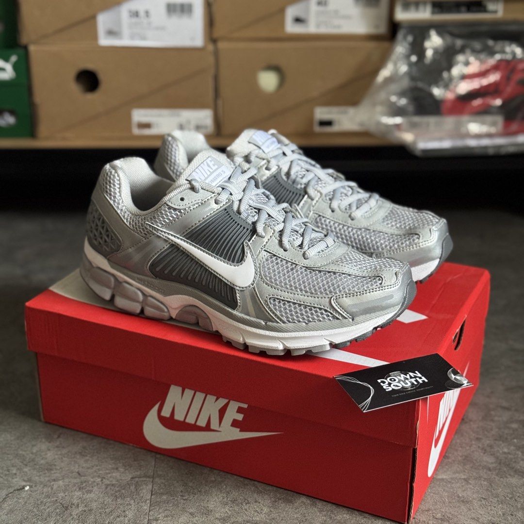 Nike Vomero 5 ‘Wolf Grey’ (Category: Sneakers) located in Cavite. Submitted by gieveyandearcledera (Listing ID 1468511625, Image 1). Description: Nike Vomero 5 ‘Wolf Grey’ 🩶🐺 ☑️ Sizes available on-hand: Size 8m US ☑️ BELOW SRP! 💰₱5,500 only! (₱8,895 SRP) 🚚 Nationwide Shipping available! 💯 All items are brand new & authentic! 📍Imus City, Cavite DISCLAIMER: Down South is NOT affiliated or officially connected with any of the brands featured o