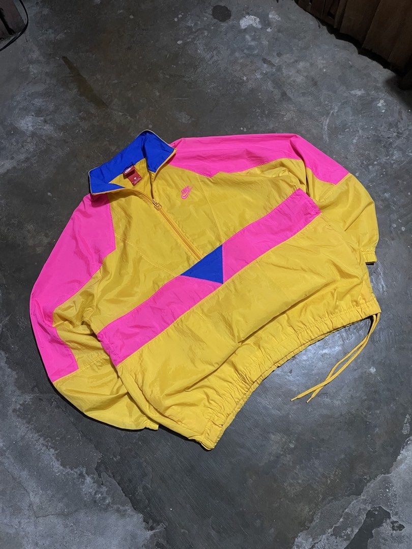 Nike VW Half Zip Packable Windbreaker Jacket (Category: Coats, Jackets and Outerwear) located in Santa Cruz. Submitted by _darskieeezz (Listing ID 1468547913, Image 1). Description: Actual Dimes 24 by 29 XL best Fit As new 2way Bag & Jacket / Adjustable Hem Loose fit Pogi neto!!!!!!! .