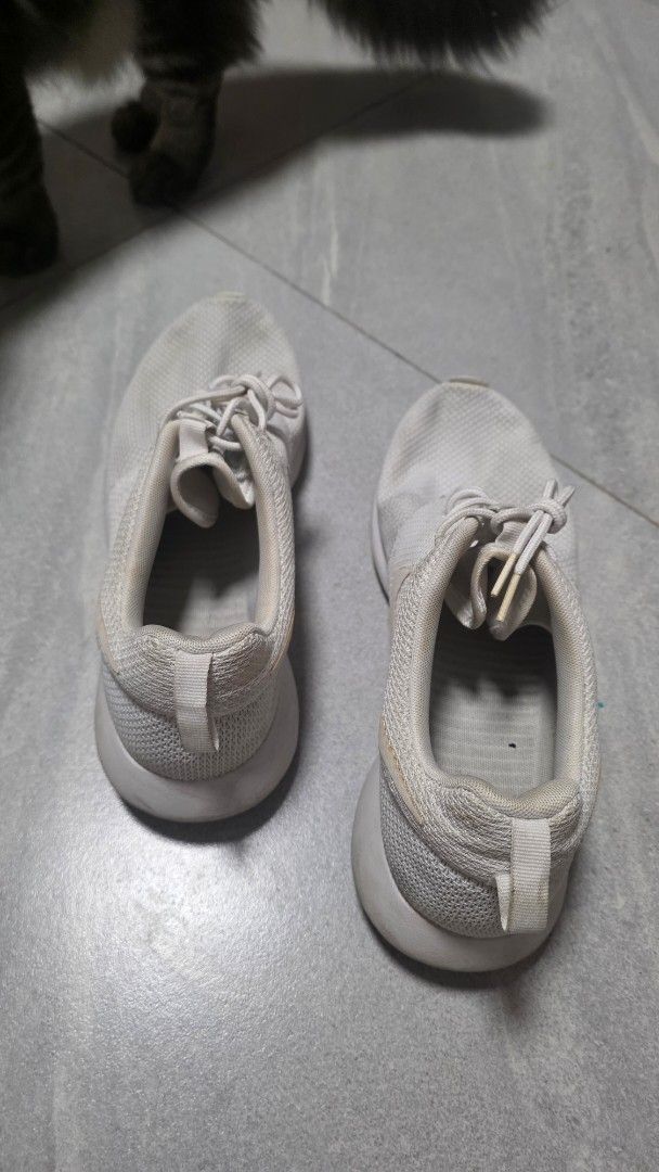 Nike White Roshe Run Sneakers (Category: Casual Shoes) located in Pasig City. Submitted by jannetteg (Listing ID 1468585097, Image 3). Description: - Brand: Nike - Color: Clean white - Material: Breathable mesh upper with synthetic overlays - Features: Lace-up closure, cushioned foam soles, and waffle tread for daily comfort - Condition: Moderate wear on the mesh and toe areas - Style: Lightweight, versatile, goes with everything - Needs cleaning
