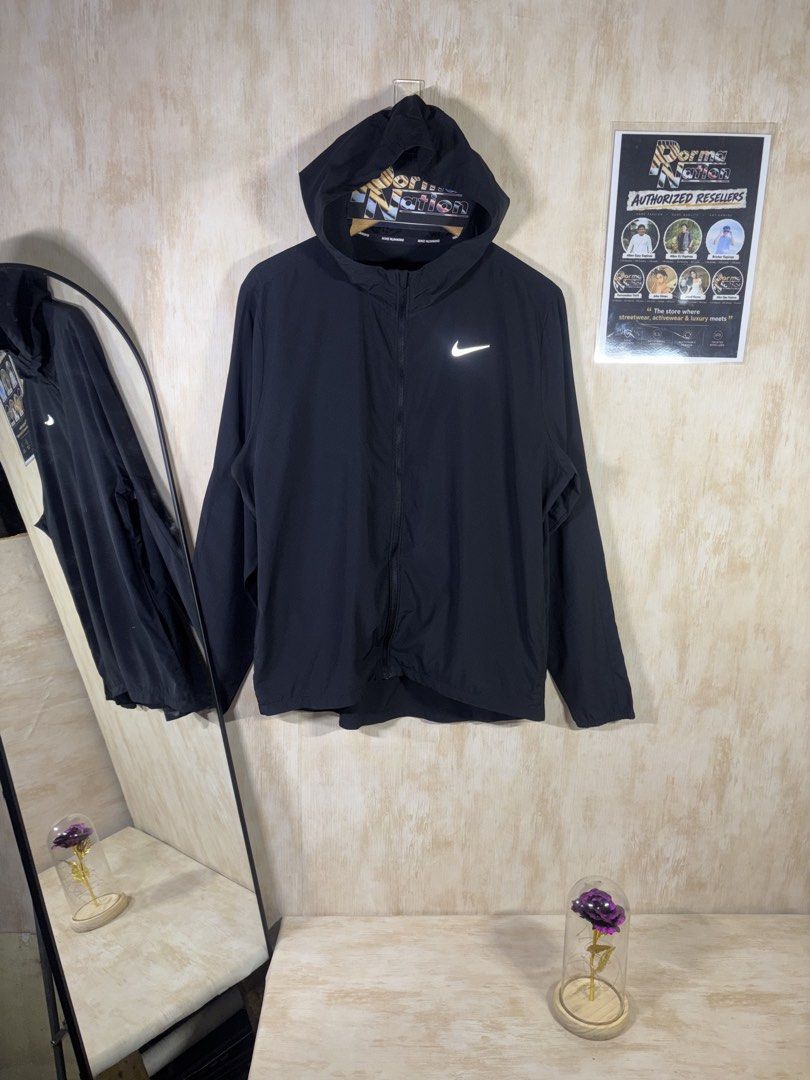 NIKE WINDRUNNER RUNNING JACKET (Category: Coats, Jackets and Outerwear) located in Cabuyao City. Submitted by pormanation-thrift-store (Listing ID 1468605133, Image 2). Description: NIKE WINDRUNNER RUNNING JACKET Condition: LIKE NEW Color rate: 10/10 (PWEDE SA MASELAN) Size: XL Dimes: 23”Wx27-28”L Issue: NONE‼️ Price: 1500.